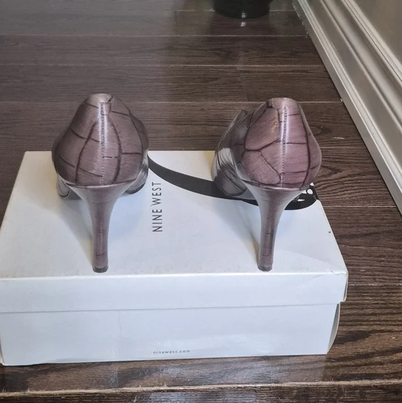 Nine West Women's Brown Croc-Embossed Heels - Picture 7 of 13